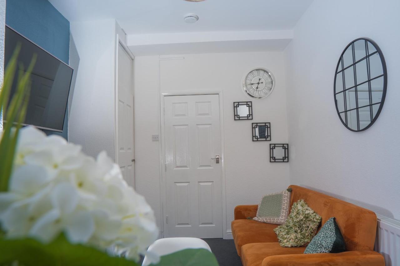 The Private Villa, Northampton Centre, 9 Beds, 5 Bedrooms, Sleeps 12 Exterior foto